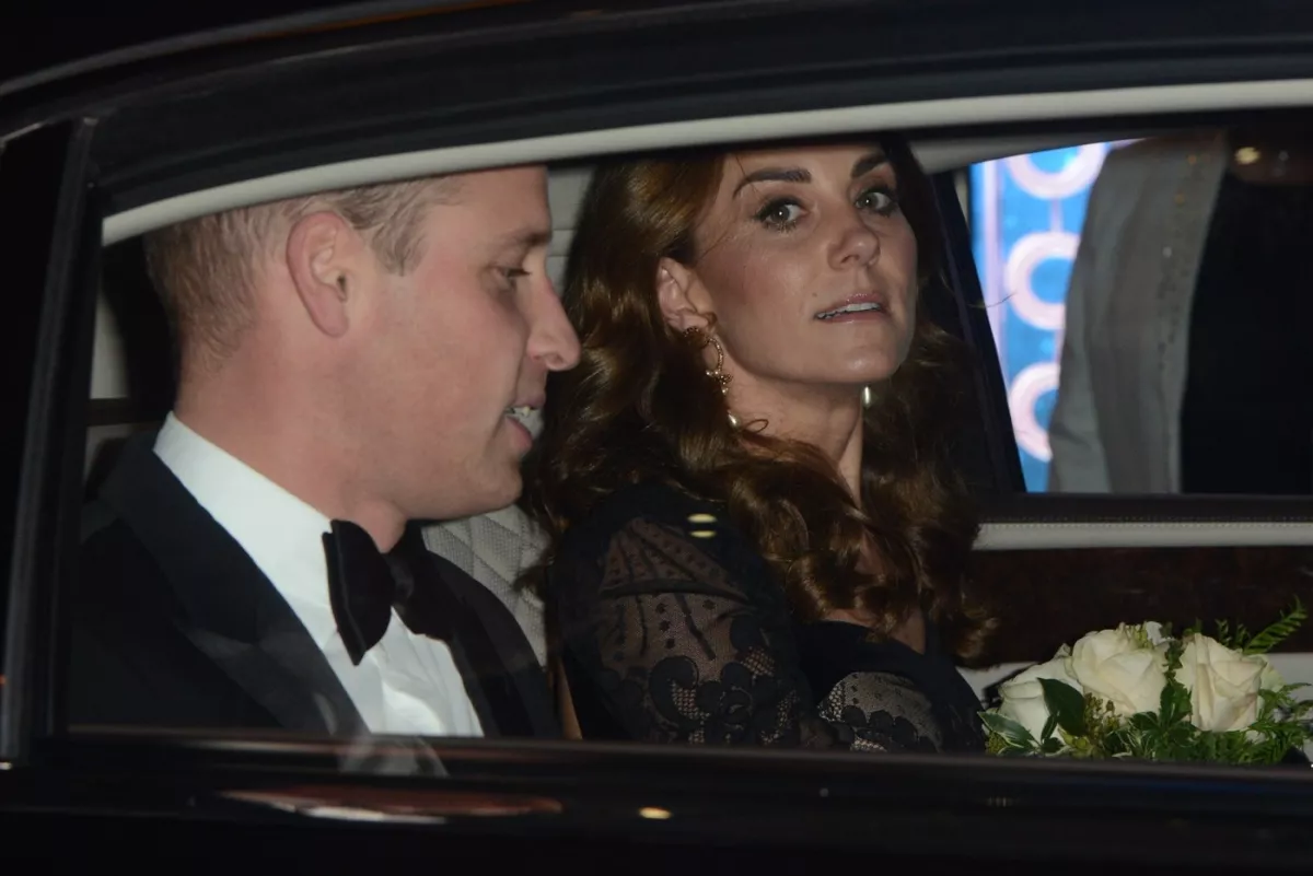 Kitálalt a testőr: ezért nem köti be magukat a kocsiban a királyi család tagjai