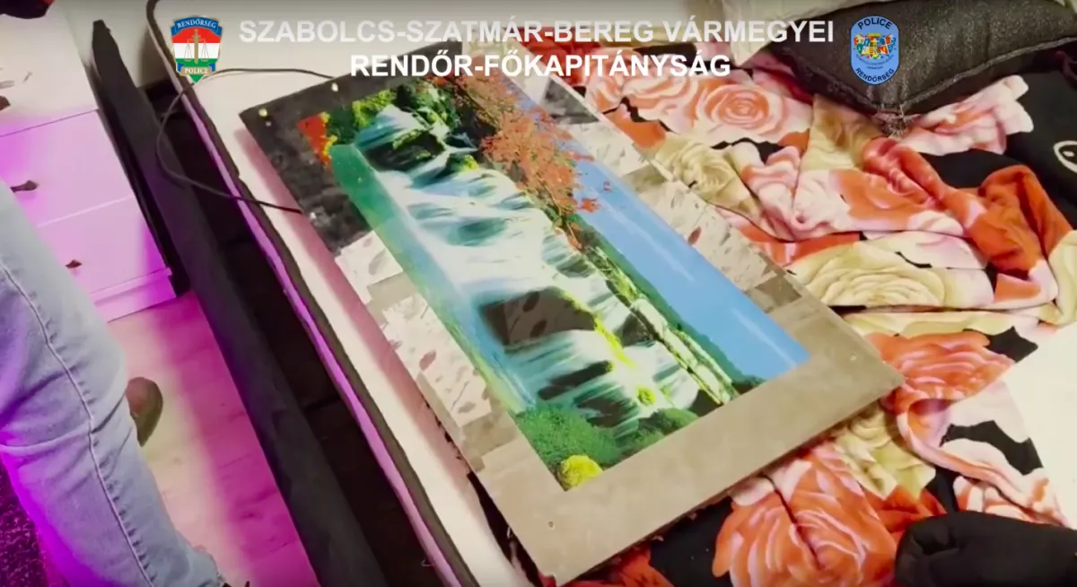 Ugrott a szabolcsi nagyi BMW-je is: a világító vízesés alatt is meglepetés várta a zsarukat - Fotók