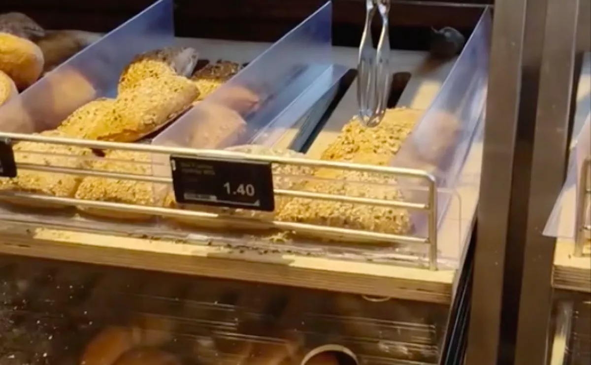 Gyomorforgató dolgot vett videóra egy férfi a COOP-ban - Videó