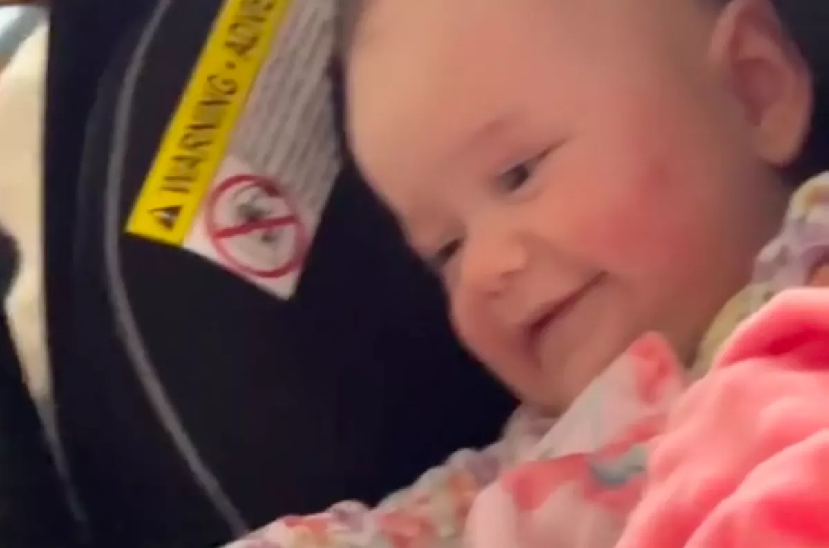 Meglátta az anya, mit csinál a babájuk a kutyájukkal és elolvadt a szíve - Videó