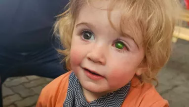 Vírus a látószervén: egy puszi miatt veszti el a látását a 2 éves kisfiú? - Fotók