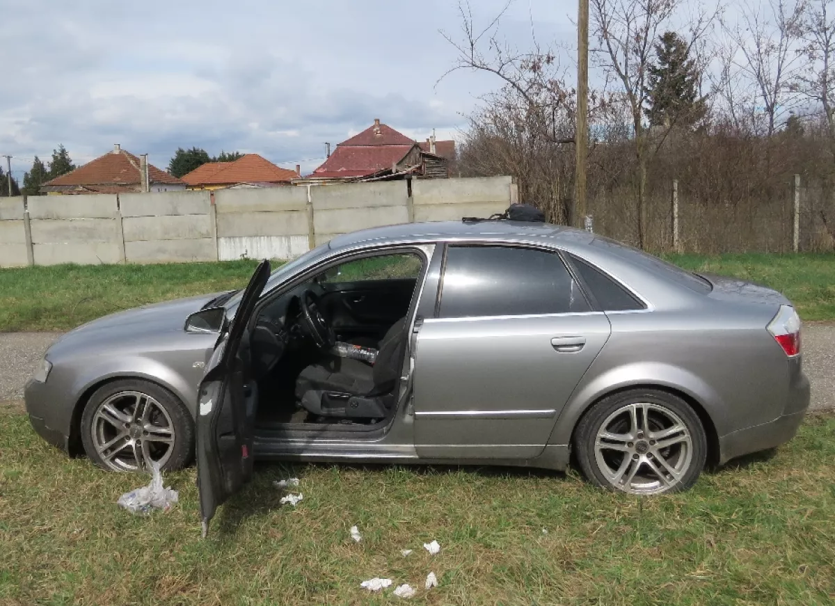 Négyen ültek a parkoló kocsiban Tiszalúcon: az egyikük nagyon rosszul járt - Fotók