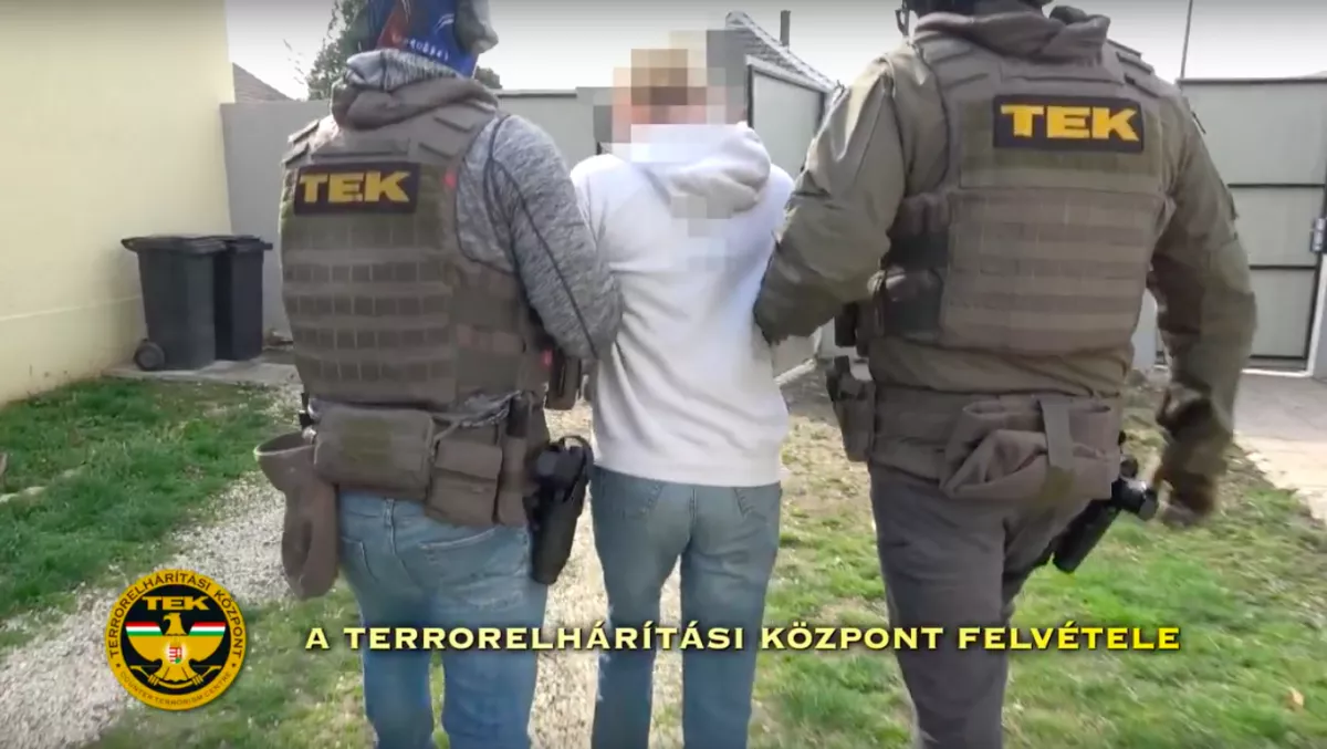 Borzalom Türjén: édesanyja tartotta fogva és terrorizált egy 12 éves kislányt - Fotók