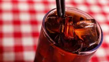 Furcsa íze volt a nő kólájának: azonnal hívta a rendőrséget, amikor rájött az okára - Fotók