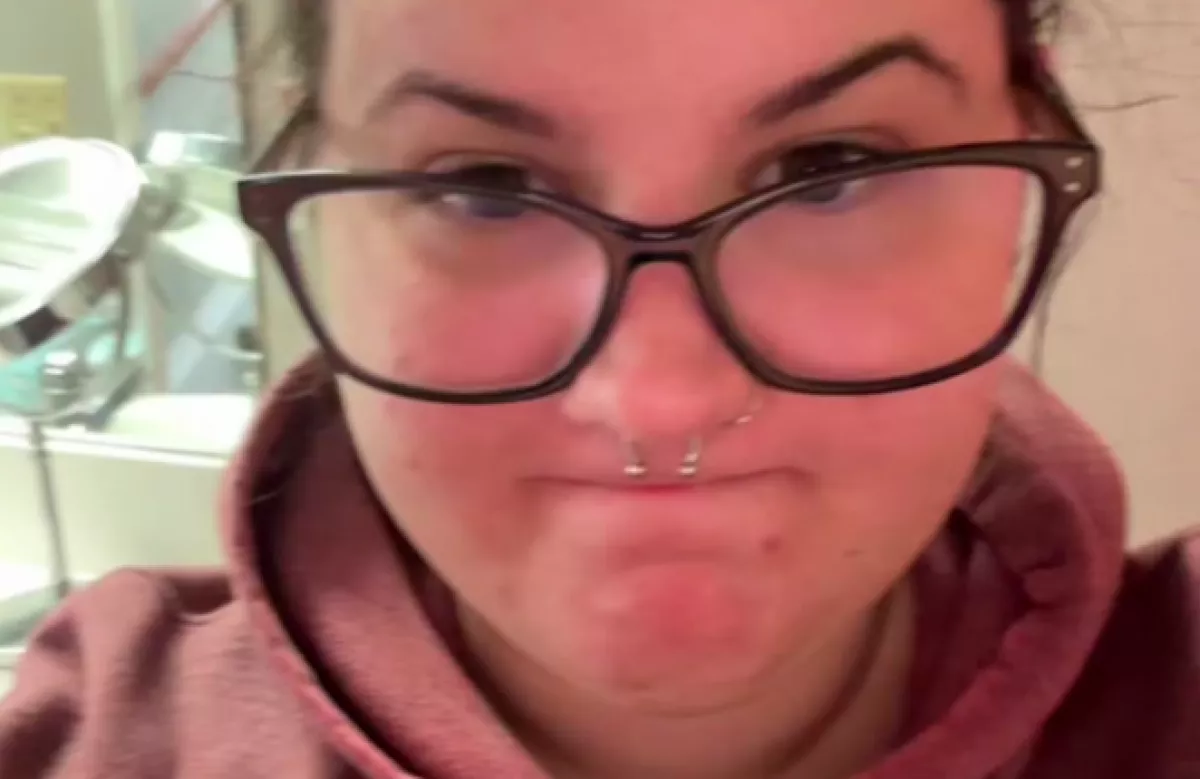 Hat év után mosta ki a takaróját a nő: az eredmény sokkoló - Videó