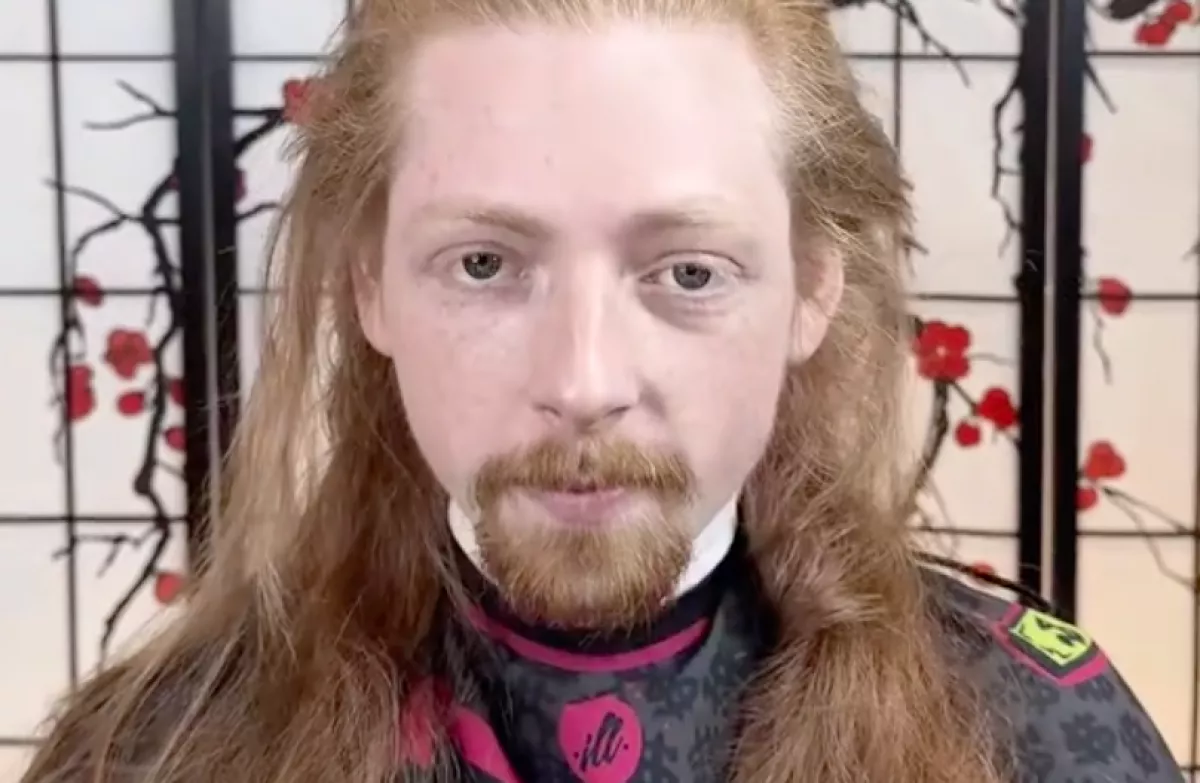 Nyolc év után ment fodrászhoz a srác: így néz ki a radikális vágás után - Videó