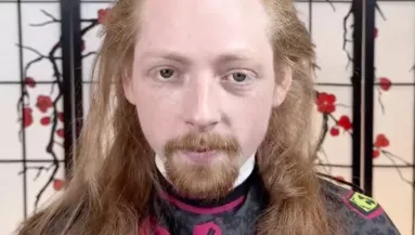 Nyolc év után ment fodrászhoz a srác: így néz ki a radikális vágás után - Videó