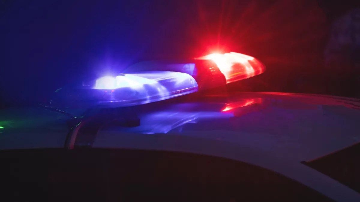 Halott csecsemőt találtak egy lakásban: letartóztatták az anyját