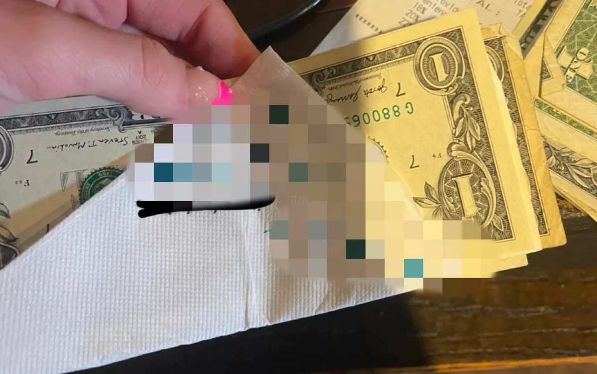 Vastag borravalót remélt a fiatal pincérlány: a pár üzenete sokkolta (+18) - Fotó