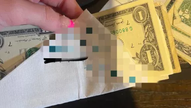 Vastag borravalót remélt a fiatal pincérlány: a pár üzenete sokkolta (+18) - Fotó