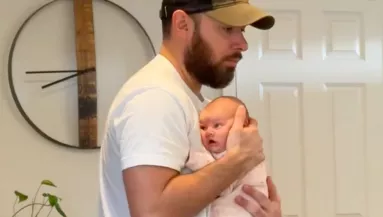 Közelebb akarta vinni Britney Spearshez a babáját az apa: a kislány tekintete mindent elárul - Videó