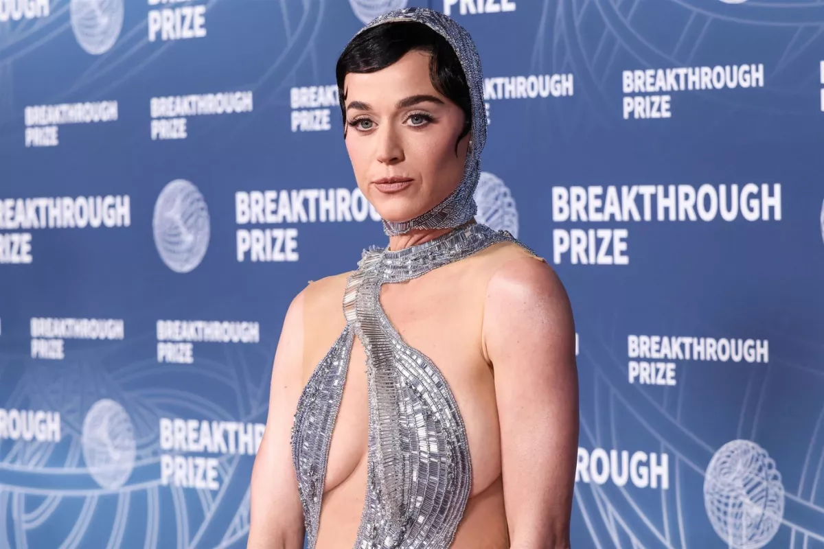 Se bugyi, se más - Meztelenruhákban feszültek egymásnak a sztárok - Fotók