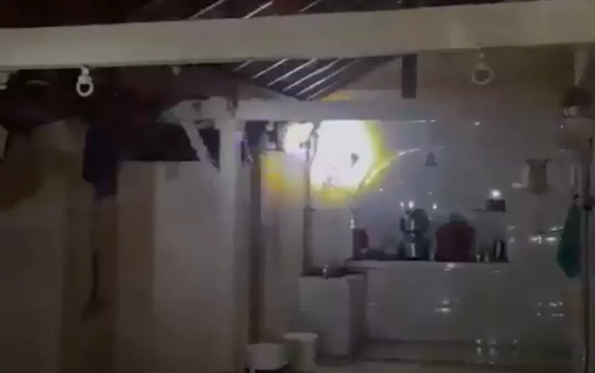 Az éjszaka közepén riad fel a család: sokkoló, mi ront rájuk - Videó