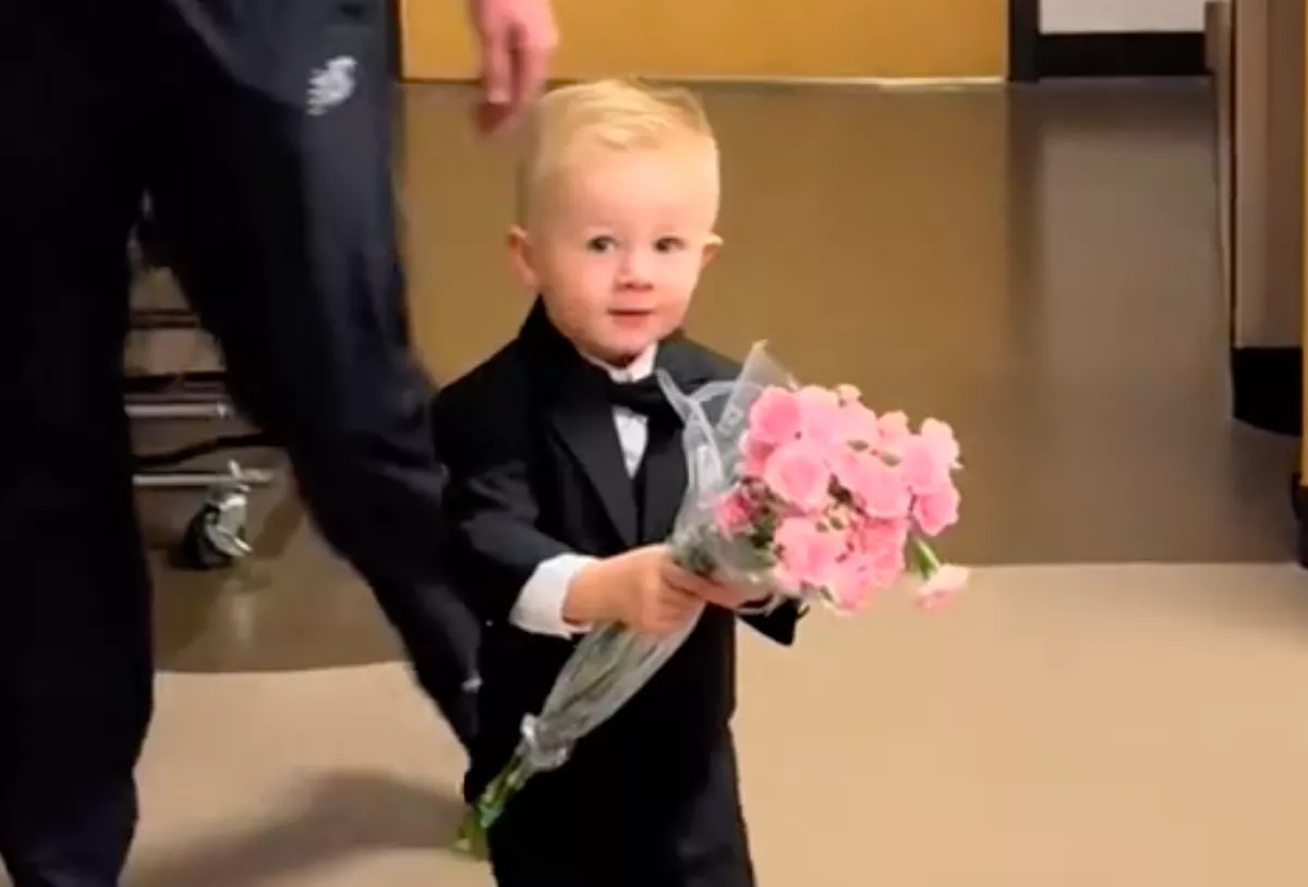 Nagyon ideges a kisfiú: ami vár rá, attól sokak szíve olvad meg - Videó