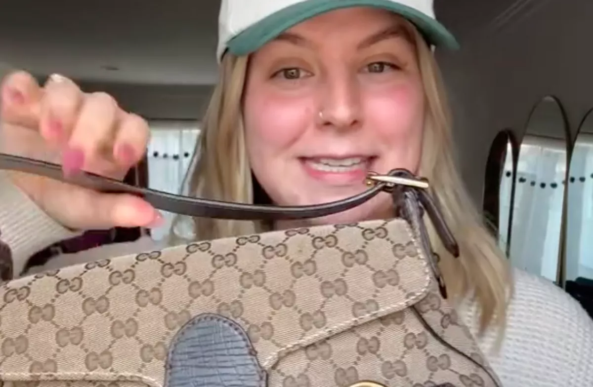 Gucci-táskát talált a nő a bolhapiacon: amikor megtudta az árát, majdnem összeesett - Videó