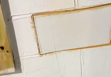 Házat vesz a nő: sokkolja, mit találnak a pincében a fal mögött - Videó