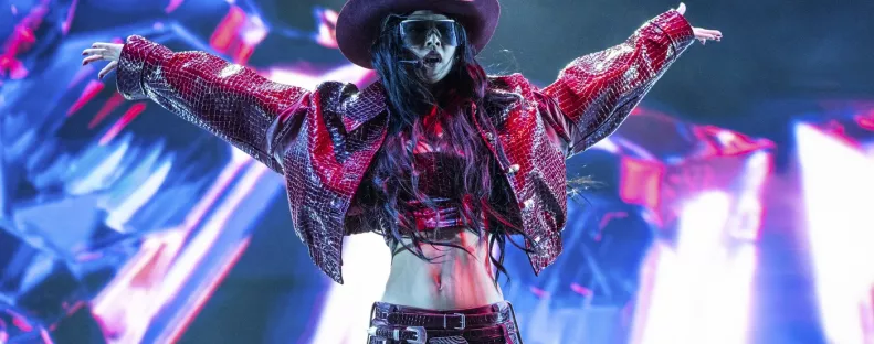 Se bugyi, se más: kivetkőztek magukból a sztárok a Coachellan-n - Fotók