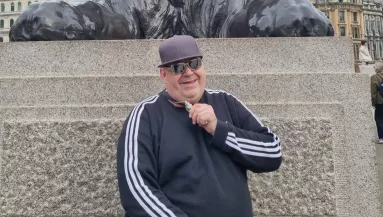 Minden idők egyik legjobb dance himnuszát írta: ma senki nem ismeri fel ezt a 60-as bácsit - Fotó