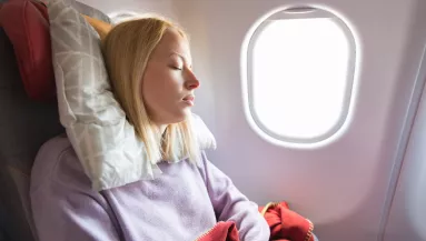 Az orvos figyelmeztet: ezért nem szabad repülőn aludni ezekben az időpontokban - Fotók