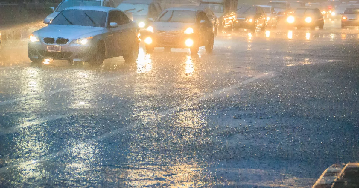 75 km/h-s szél, jég és felhőszakadás: riasztást adtak ki a fél országra