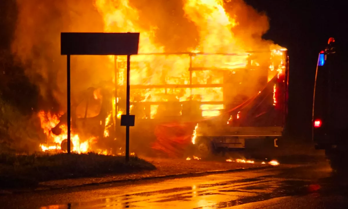 Megrázó kép a neten: kigyulladt a Bánfalvy Ágiék kamionja - Megszólalt a színésznő