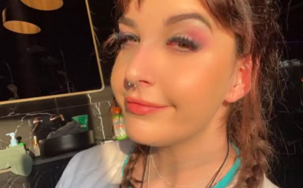 SMS-t kap a nő a kozmetikustól az intimgyanta után: sokkoló, ami benne áll - Fotók (18+)