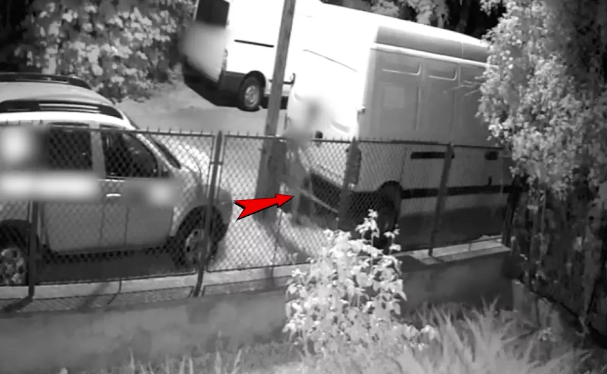 Szögvassal a kezében vették videóra: két ember ölt meg a 33 éves rém - Videó