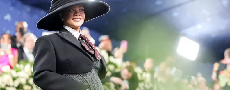 Met Gála 2025: Rihanna terhesen, Pamela Anderson felismerhetetlenül érkezett - Fotók