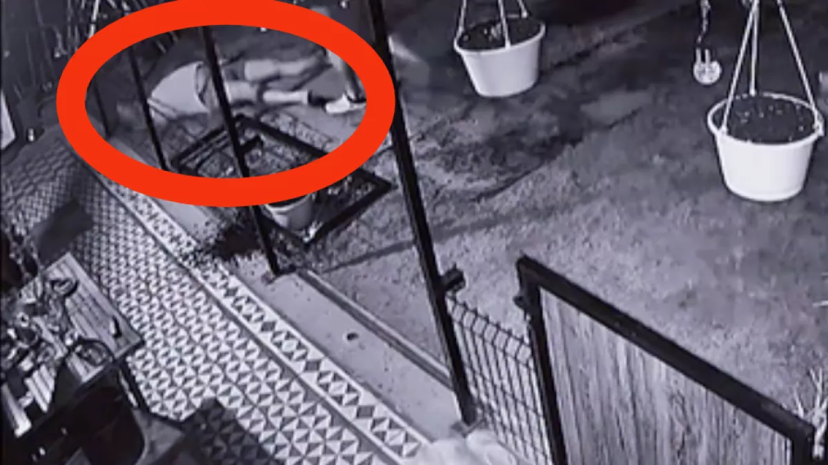 Megrázó! Biztonsági kamera rögzítette Zámbó Krisztián súlyos balesetét - Videó