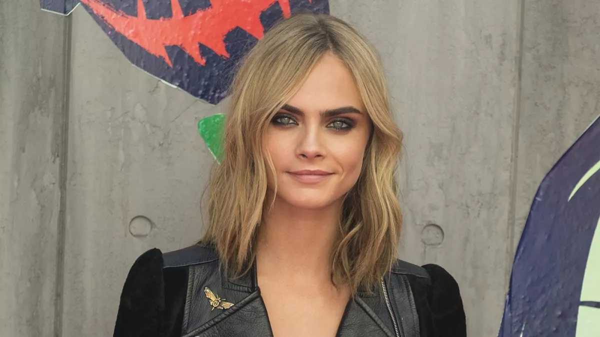 Melltartó nélkül, tangában: a modell meztelenruhája nem sokat bíz a képzeletünkre - Fotók