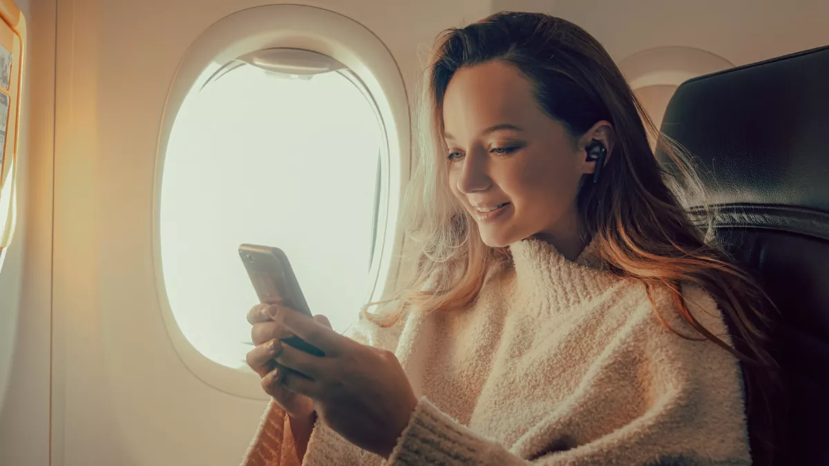 Ezért hívj mindig légiutas-kísérőt, ha a telefonod beesik az ülések közé