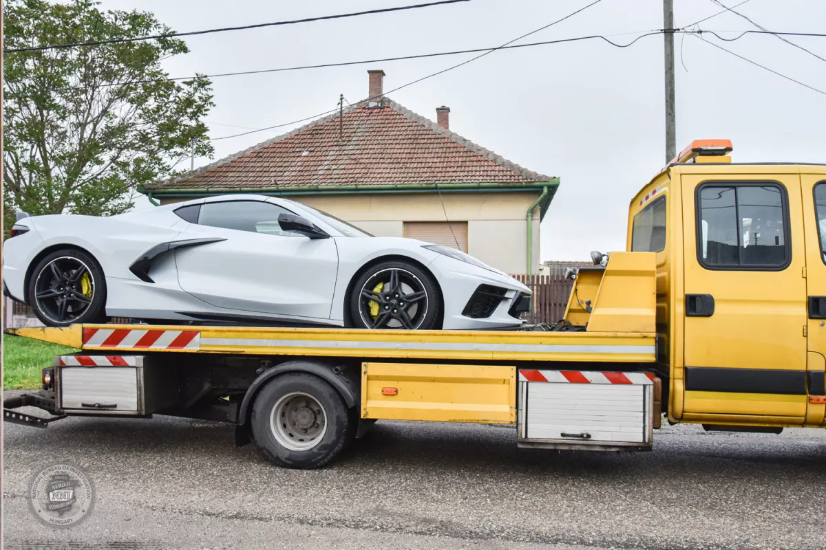 Ugrott a Corvette, 9 ingatlan, fél kiló arany és a milliók: Géza, István és az R. család biznisze befuccsolt - Fotók