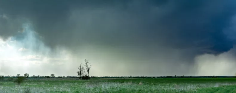 Leszakad az ég: záporokról, esőről érkezet jelentés
