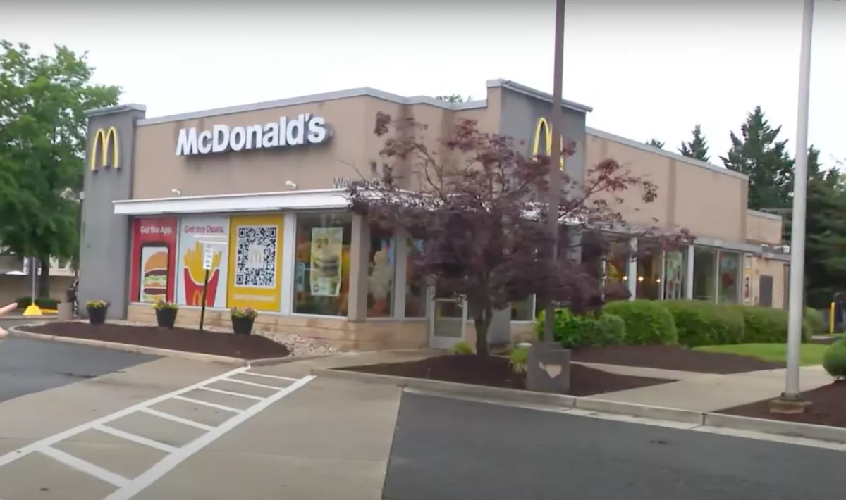 Ebbe a McDonalds-ba már nem engedik be a gyerekeket - Ez a döntés oka - Videó