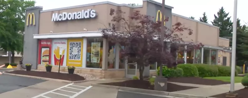 Ebbe a McDonalds-ba már nem engedik be a gyerekeket - Ez a döntés oka - Videó