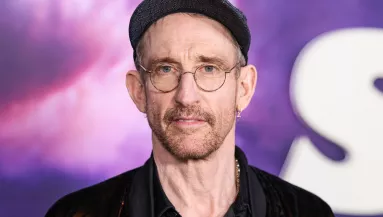 32 éve az egész világ az ő dalára ropta: ma senki nem ismeri fel ezt a bácsit - Fotók