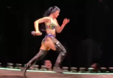 Upsz! A koncertjén pattant ki a melltartója Katy Perrynek - Videó a neten