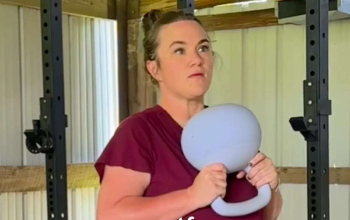 Hangokat hall a nő az edzős videó forgatás közben: amit ezután felfedez, attól eláll a lélegzete - Videó