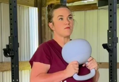 Hangokat hall a nő az edzős videó forgatás közben: amit ezután felfedez, attól eláll a lélegzete - Videó