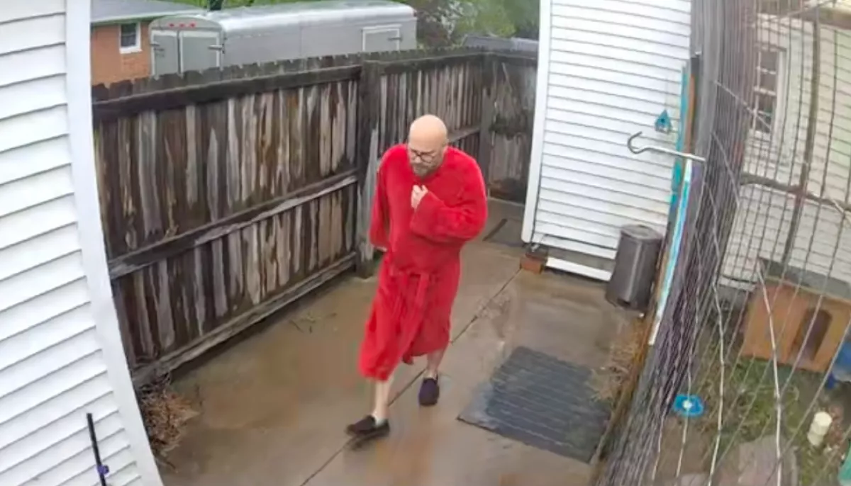 Megnézte a nő a biztonsági kamerát: amit a férje csinált rajta, teljesen összezavarja - Videó