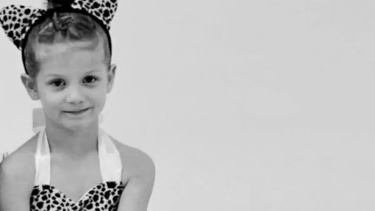 Fogyasztószerekkel és droggal a vérében találtak holtan egy 6 éves kislányt: letartóztatták az anyját - Fotók