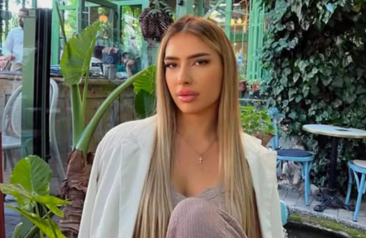 Pánikroham: kamerák előtt halt szörnyet a 19 éves Insta-modell a magyarok kedvenc üdülőhelyén - Videó