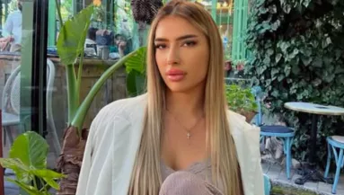 Pánikroham: kamerák előtt halt szörnyet a 19 éves Insta-modell a magyarok kedvenc üdülőhelyén - Videó