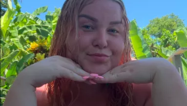 Nyaralós videót forgat a nő: amikor a medencére pillant, azonnal kitör a pánik - Videó