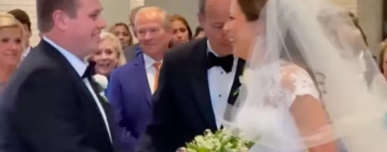 Amit a vőlegény tesz a menyasszonnyal az oltár előtt, azon milliók pusztulnak - Videó