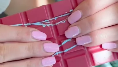 "Szőrös apuci" - Ez az új csoki söpri le a Dubaj-csoki a színről - Videó