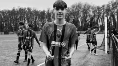 Horror a futballpályán: egy 14 éves fiú hunyt el egy ütközés után - Fotók