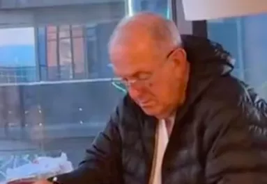 Minden nap tanul egy tesztre a nagyapa: az oka milliókat érint meg - Videó