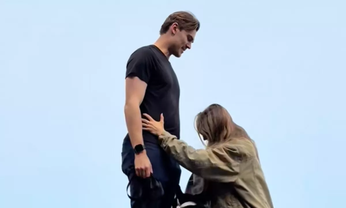 Viccből kérte meg a párja kezét a nő: a férfi reakciójára nem számíthatott - Videó