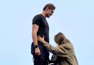 Viccből kérte meg a párja kezét a nő: a férfi reakciójára nem számíthatott - Videó